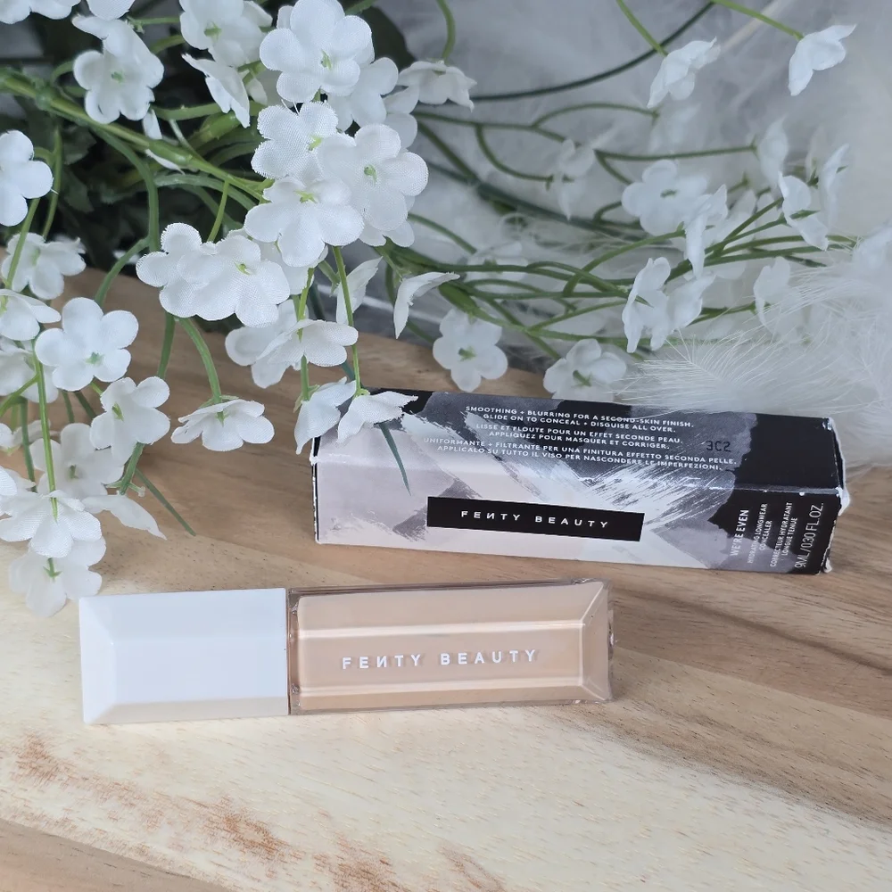 Fenty Beauty Hydrating Longwear Concealer We're Even Shade 130W Light Color New